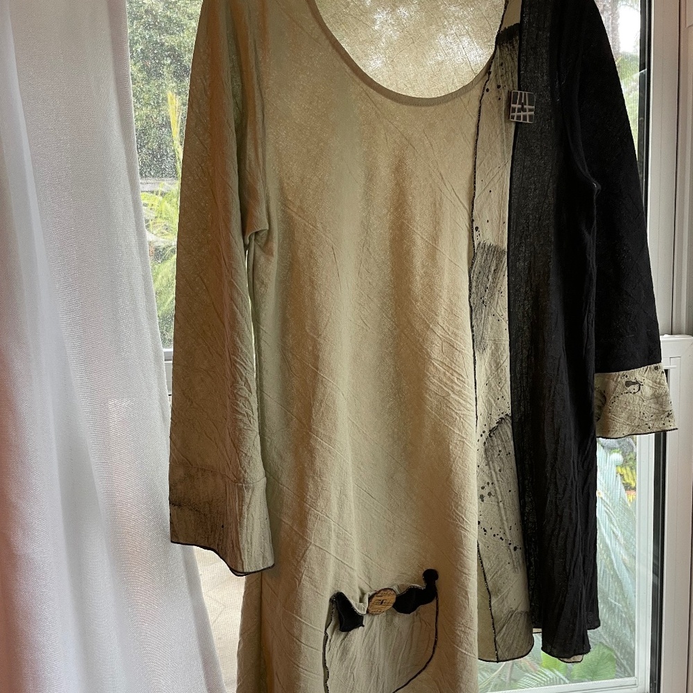 PRICE DROP! Lightweight, flowing  vintage tunic top from designer Lee Andersen - Picture 5 of 15